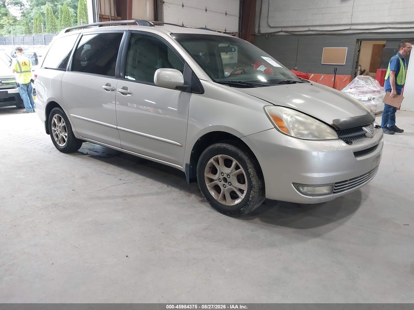 2004 TOYOTA SIENNA auction photo 1