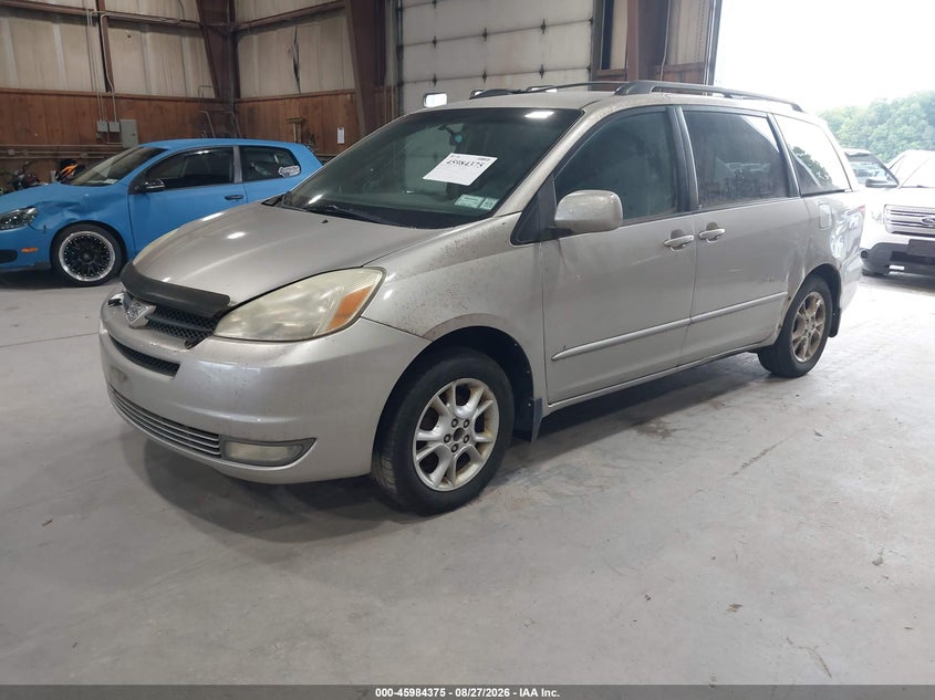 2004 TOYOTA SIENNA auction photo 2