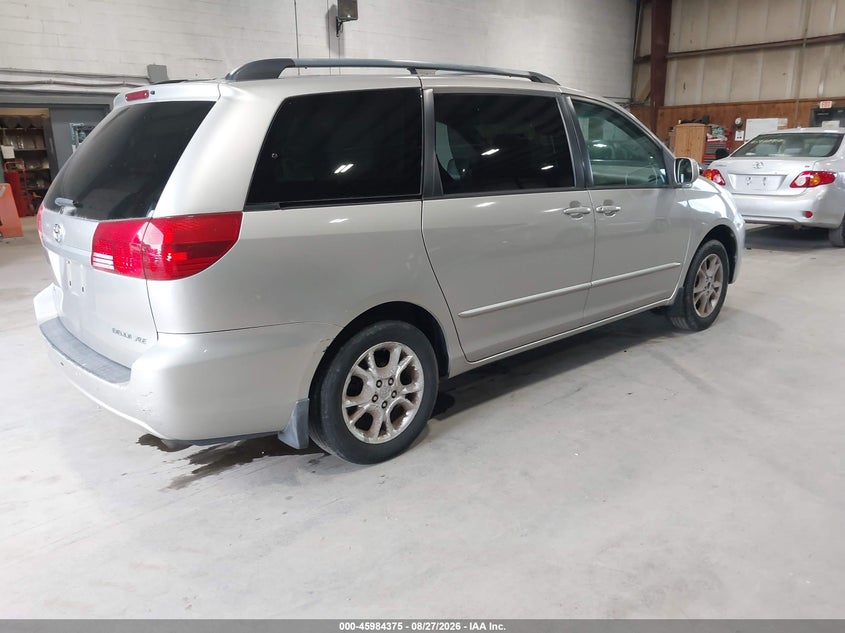 2004 TOYOTA SIENNA auction photo 4