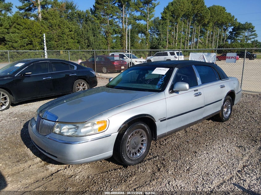 1999 Lincoln Town Car Cartier, Normal Wear & Tear, IAAI, VIN 1LNFM83W4XY603571 — photo 2