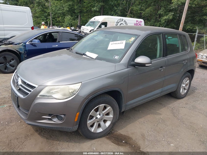 2010 VOLKSWAGEN TIGUAN auction photo 2