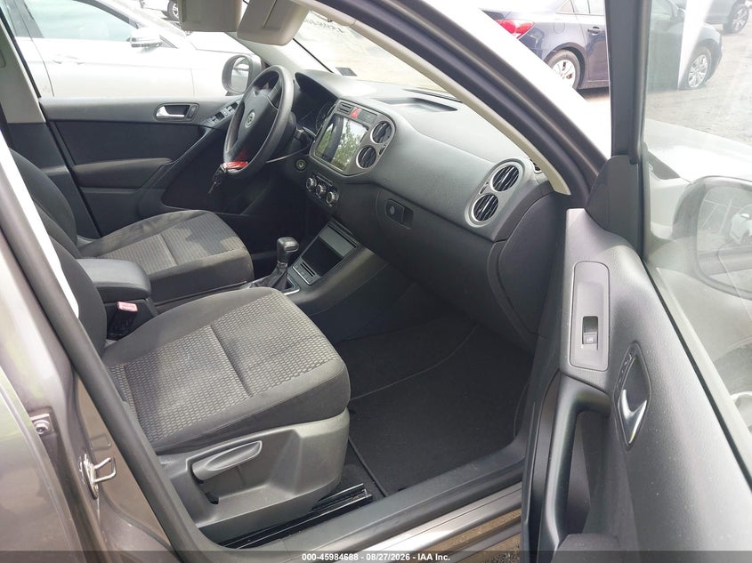2010 VOLKSWAGEN TIGUAN auction photo 5