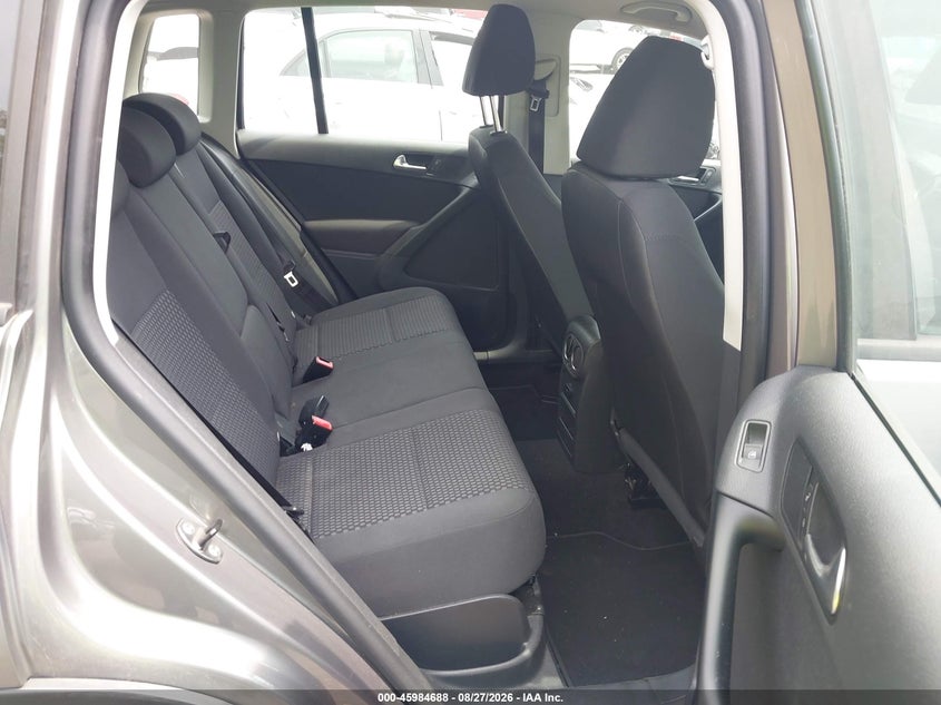 2010 VOLKSWAGEN TIGUAN auction photo 8