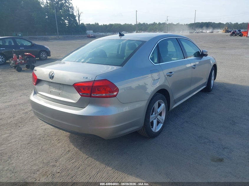 2013 VOLKSWAGEN PASSAT auction photo 4