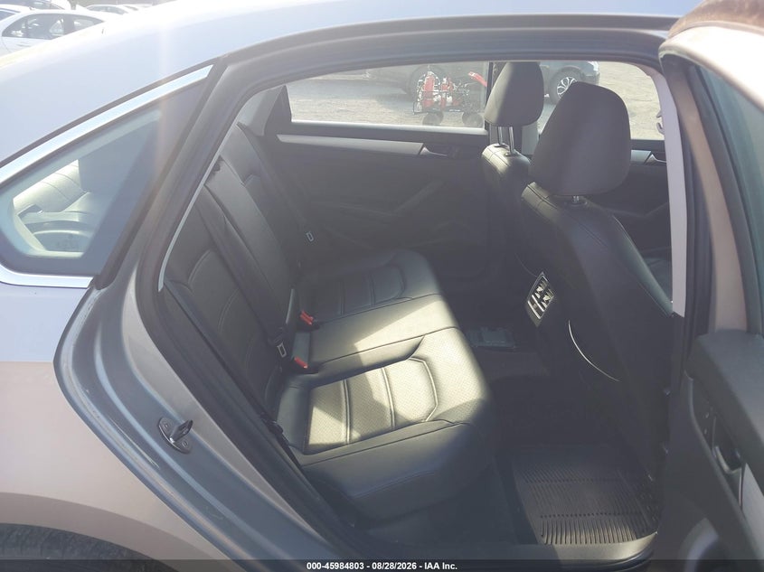 2013 VOLKSWAGEN PASSAT auction photo 8