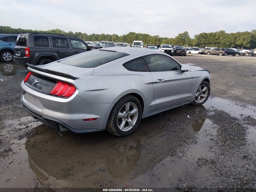 FORD MUSTANG - zdjęcie 4
