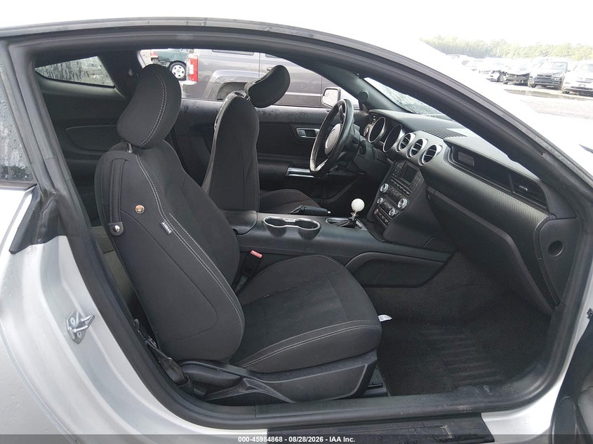 FORD MUSTANG - zdjęcie 5