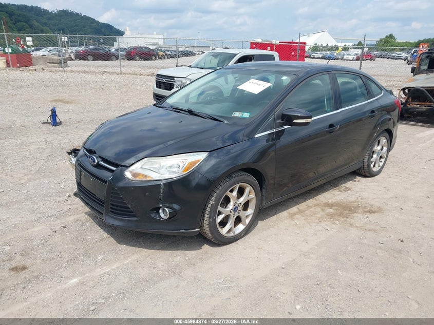 2013 Ford Focus, Right Front, IAAI, VIN 1FADP3J26DL121978 — photo 2