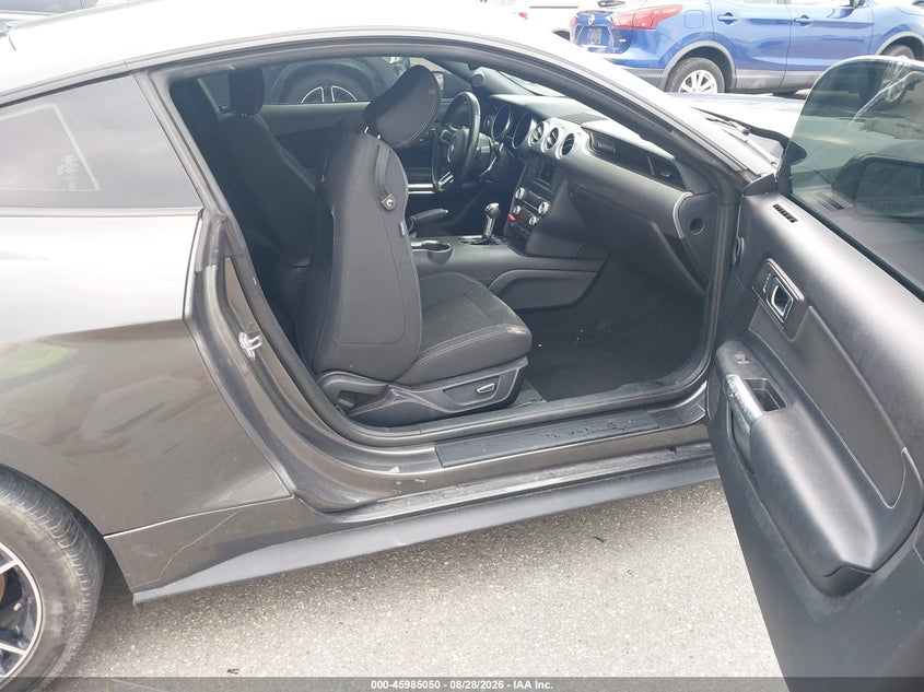 2019 FORD MUSTANG auction photo 5