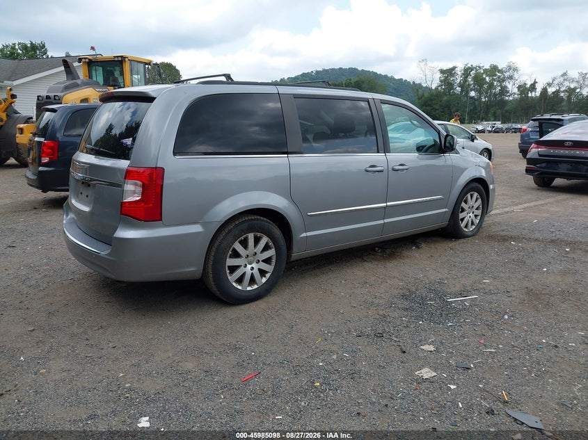 2013 CHRYSLER TOWN & COUNTRY auction photo 4