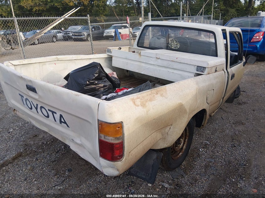 Фото 4 - TOYOTA PICKUP