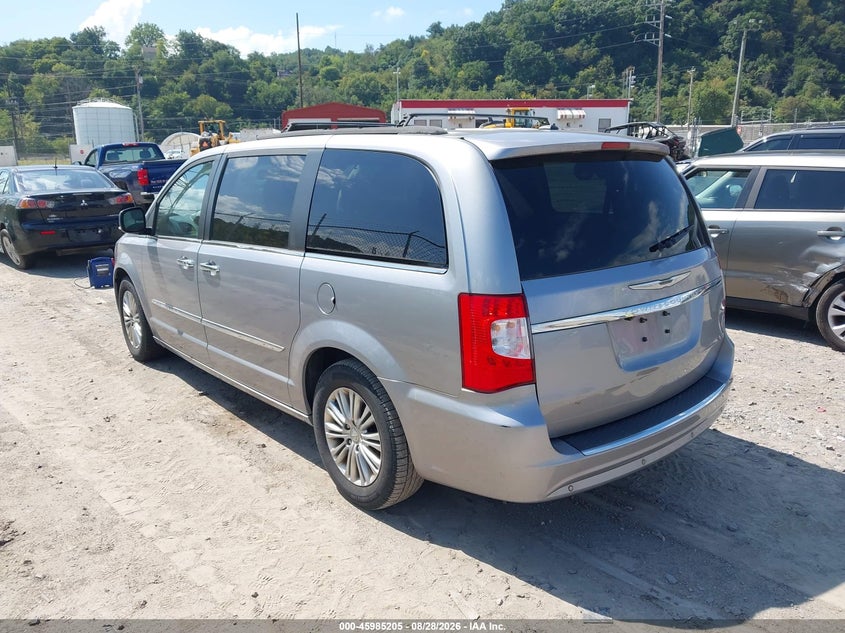 2016 CHRYSLER TOWN & COUNTRY auction photo 3
