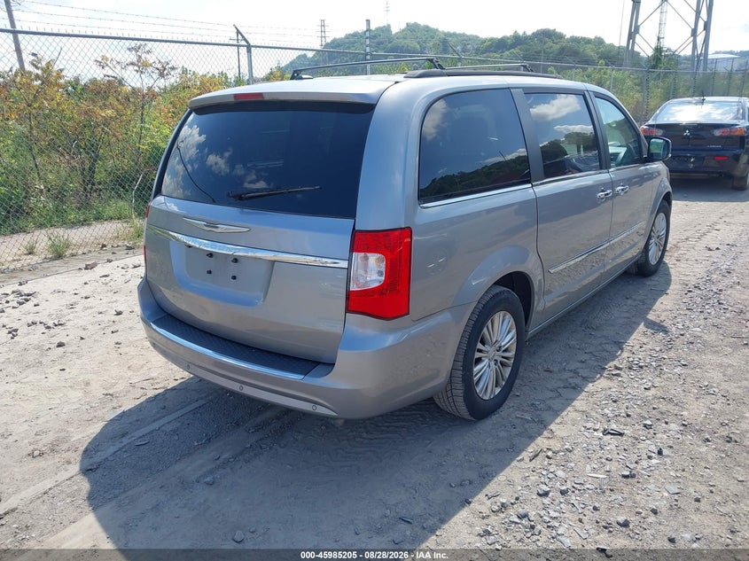 2016 CHRYSLER TOWN & COUNTRY auction photo 4