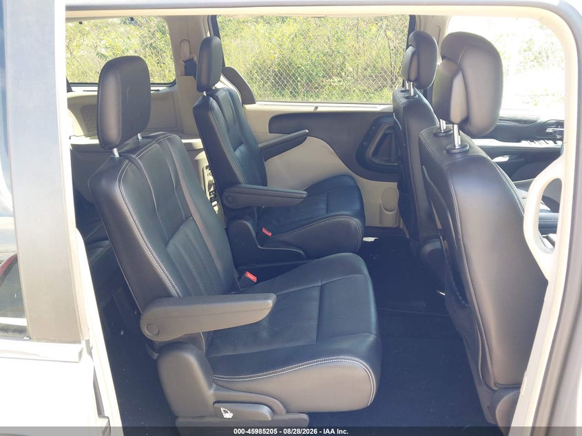 2016 CHRYSLER TOWN & COUNTRY auction photo 8
