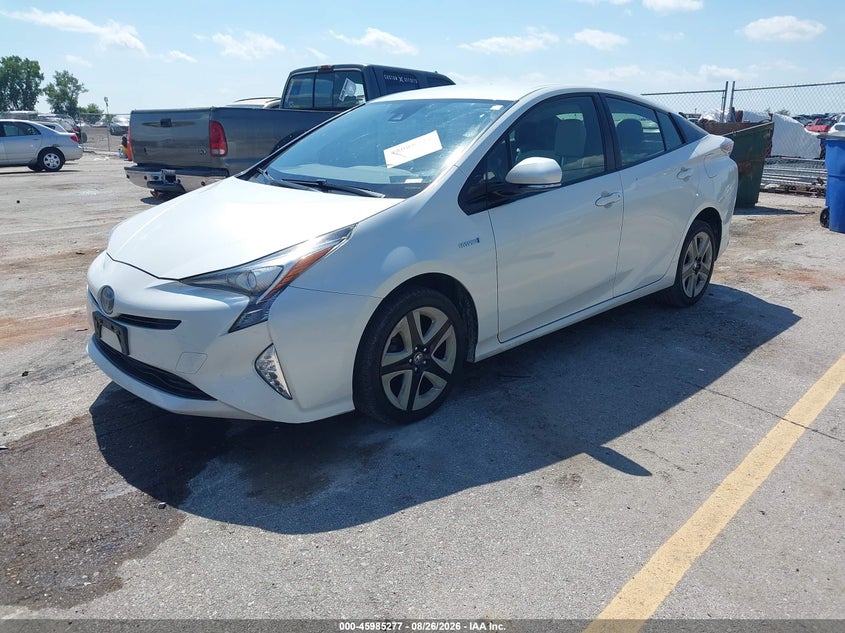 2016 Toyota Prius, Правый бок, IAAI, VIN JTDKARFU8G3515406 — фото 2