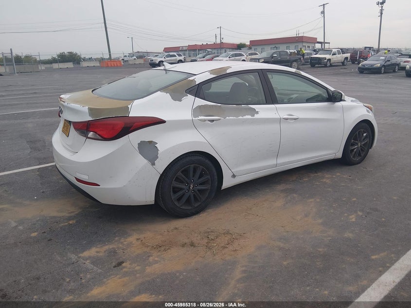 2015 HYUNDAI ELANTRA auction photo 4