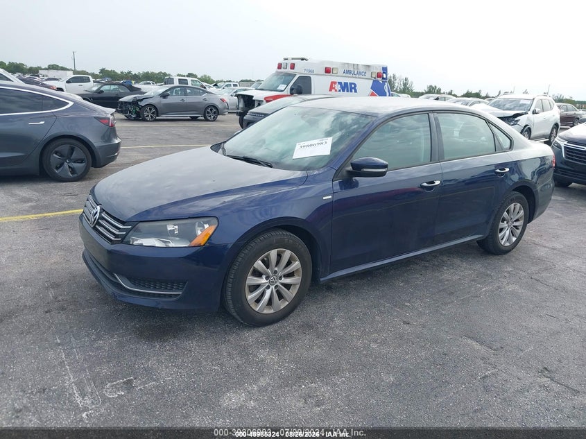 2015 Volkswagen Passat, Правый бок, IAAI, VIN 1VWAT7A30FC037857 — фото 2