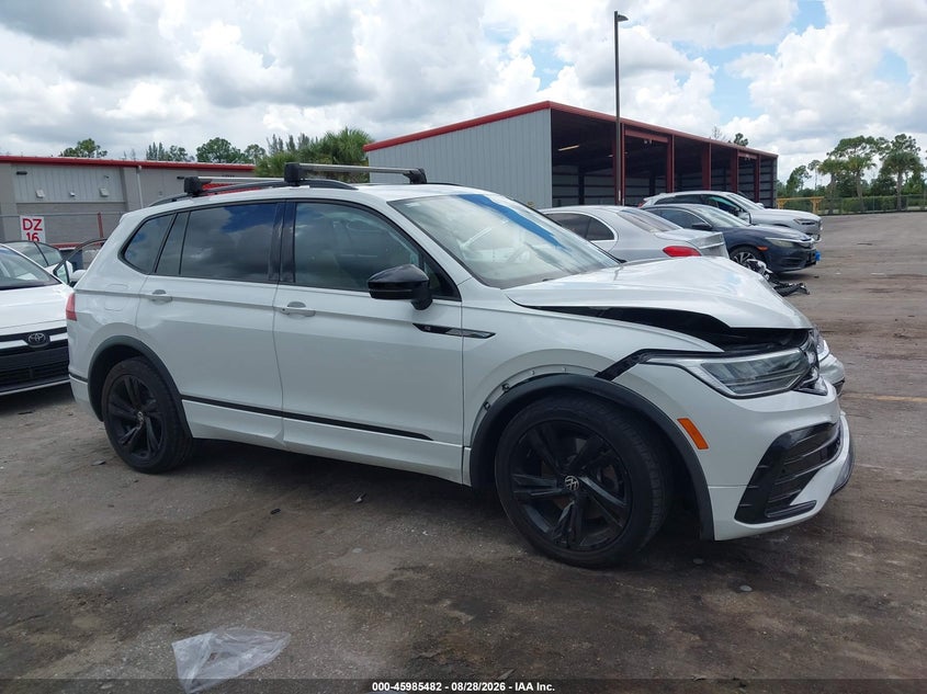 Vin: 3vvcb7ax7pm101539, lot: 46484755, volkswagen tiguan 2.0t se r-line black 2023 img_1