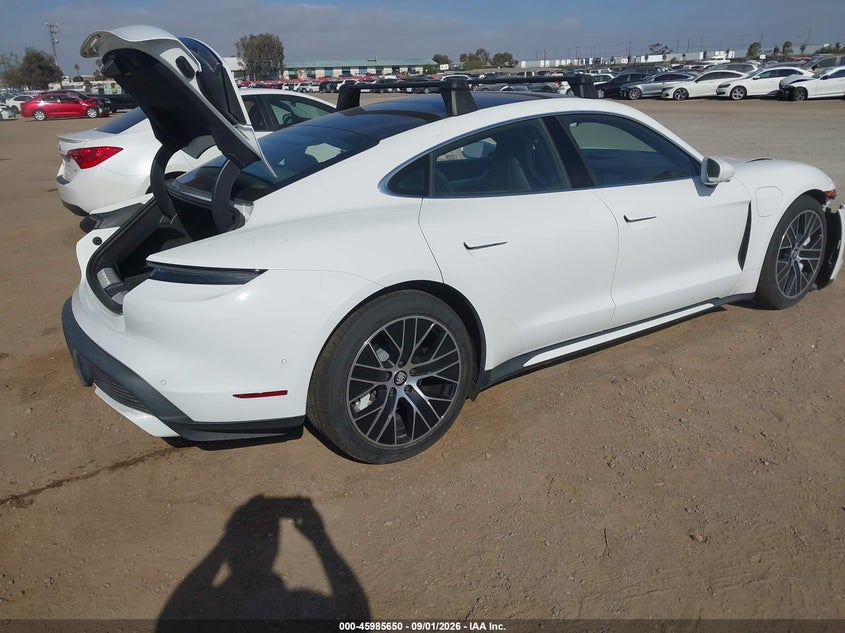 PORSCHE TAYCAN - zdjęcie 4