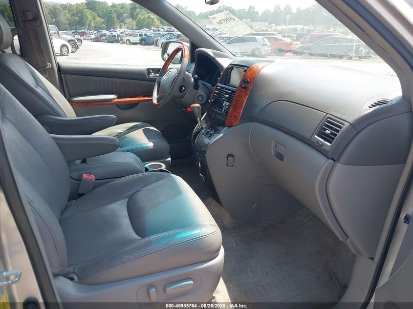 2007 TOYOTA SIENNA auction photo 5