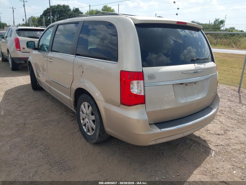 2013 CHRYSLER TOWN & COUNTRY auction photo 3
