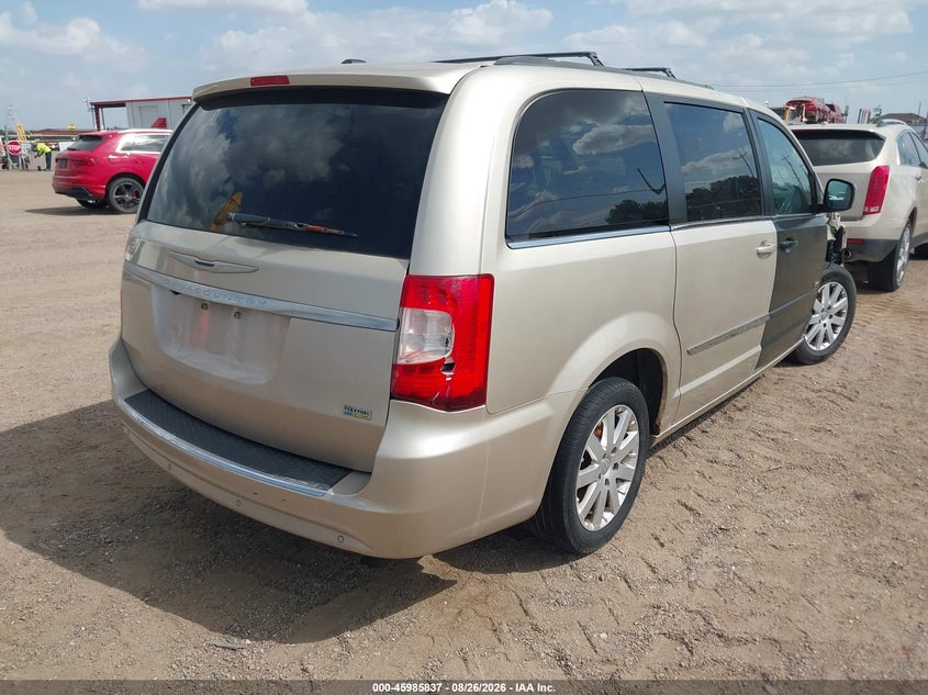2013 CHRYSLER TOWN & COUNTRY auction photo 4