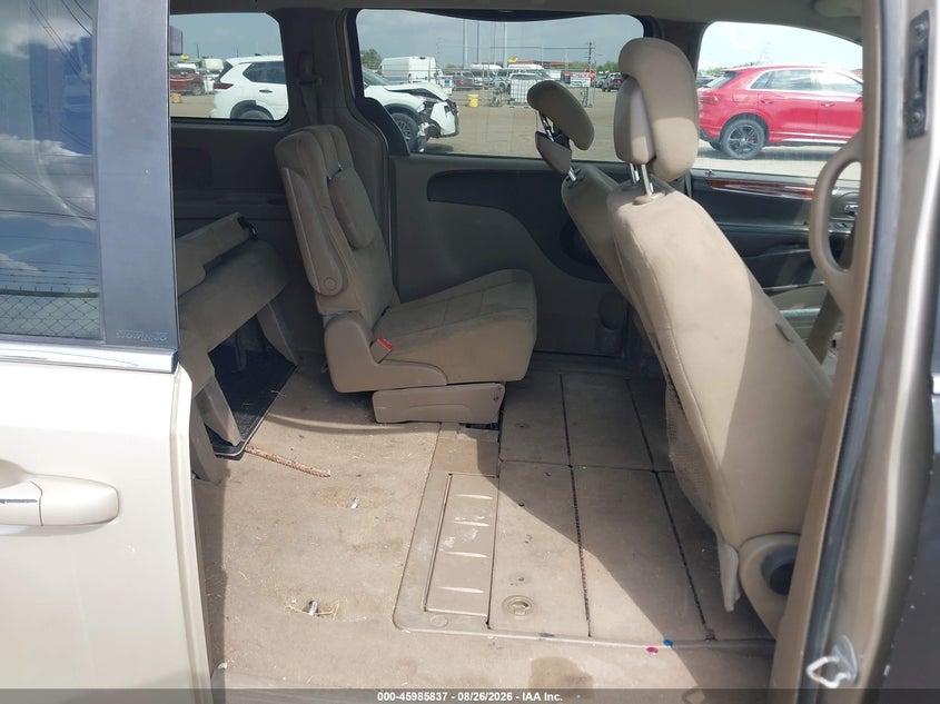 2013 CHRYSLER TOWN & COUNTRY auction photo 8