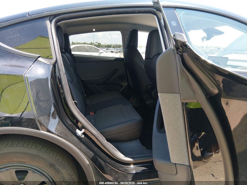 TESLA MODEL Y - zdjęcie 8