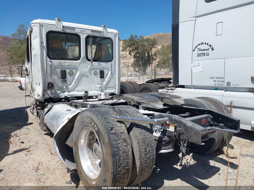 2015 FREIGHTLINER CASCADIA 113 auction photo 3