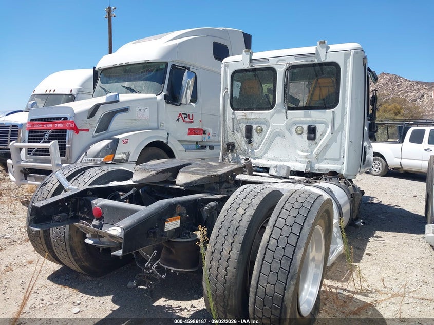 2015 FREIGHTLINER CASCADIA 113 auction photo 4