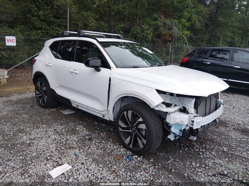 2025 VOLVO XC40 B5 PLUS DARK THEME