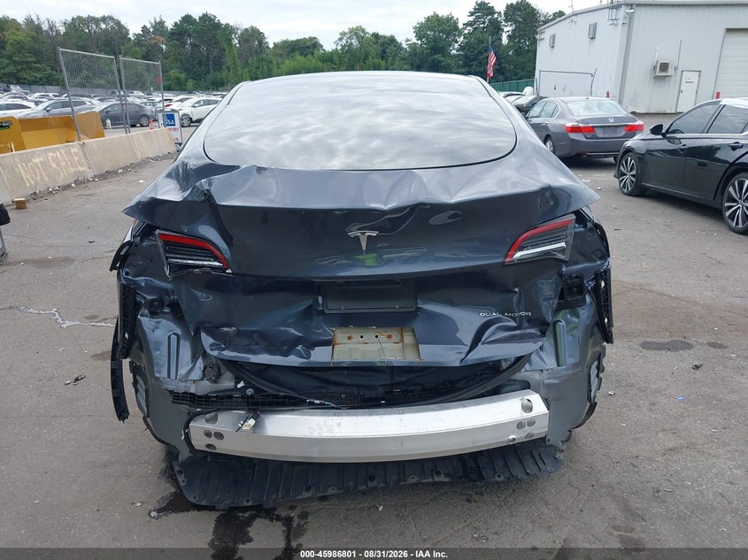 TESLA MODEL Y - zdjęcie 17