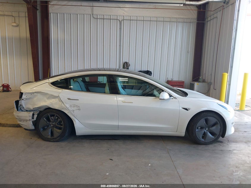 TESLA MODEL 3 - zdjęcie 12