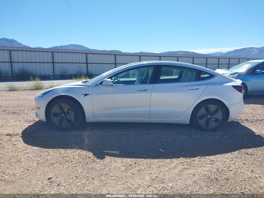TESLA MODEL 3 - zdjęcie 13