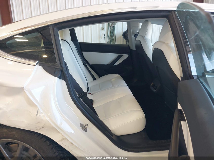 TESLA MODEL 3 - zdjęcie 8