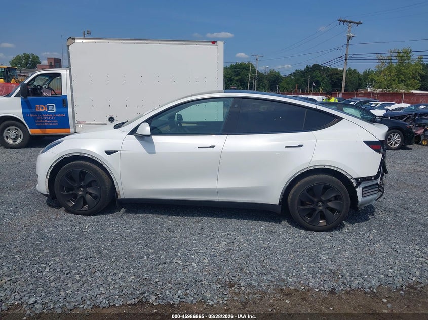 TESLA MODEL Y - zdjęcie 14