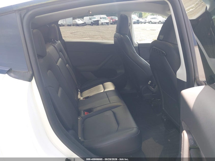 TESLA MODEL Y - zdjęcie 8