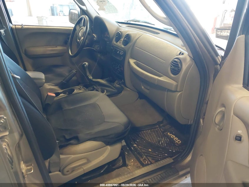 2005 JEEP LIBERTY auction photo 5