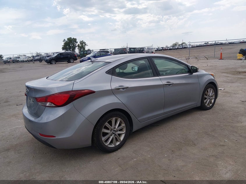 2015 HYUNDAI ELANTRA auction photo 4