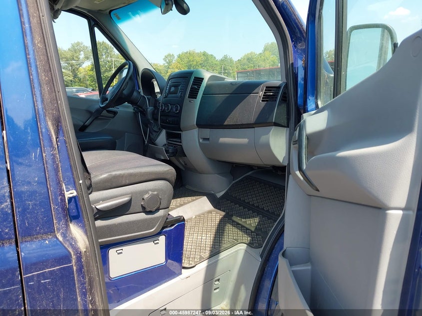 2011 MERCEDES-BENZ SPRINTER 2500 auction photo 5