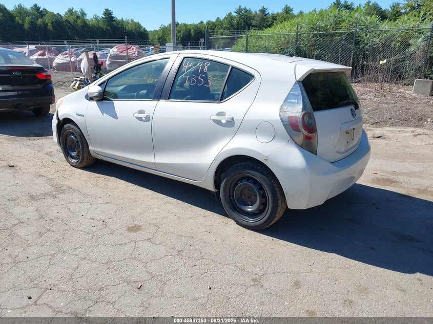 2014 TOYOTA PRIUS C auction photo 3
