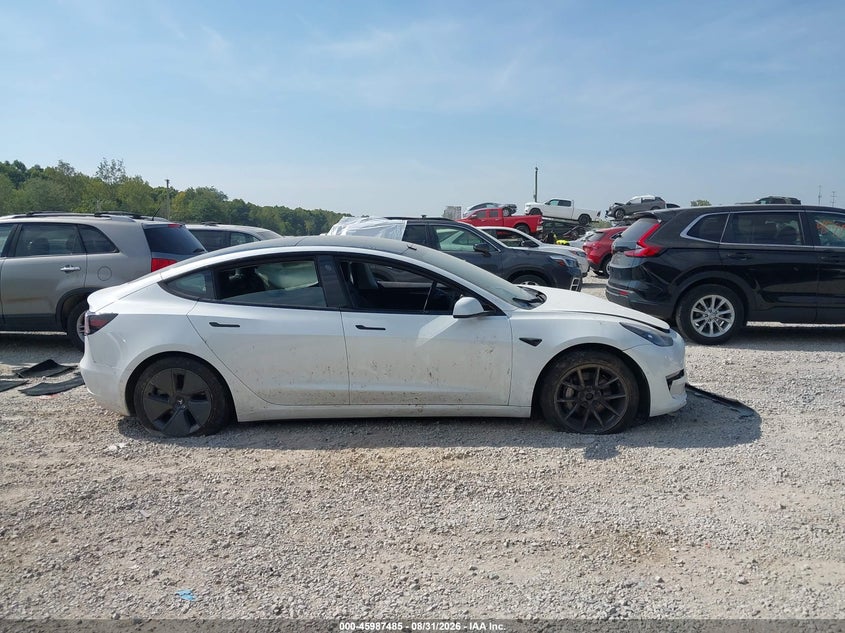Фото 13 - TESLA MODEL 3