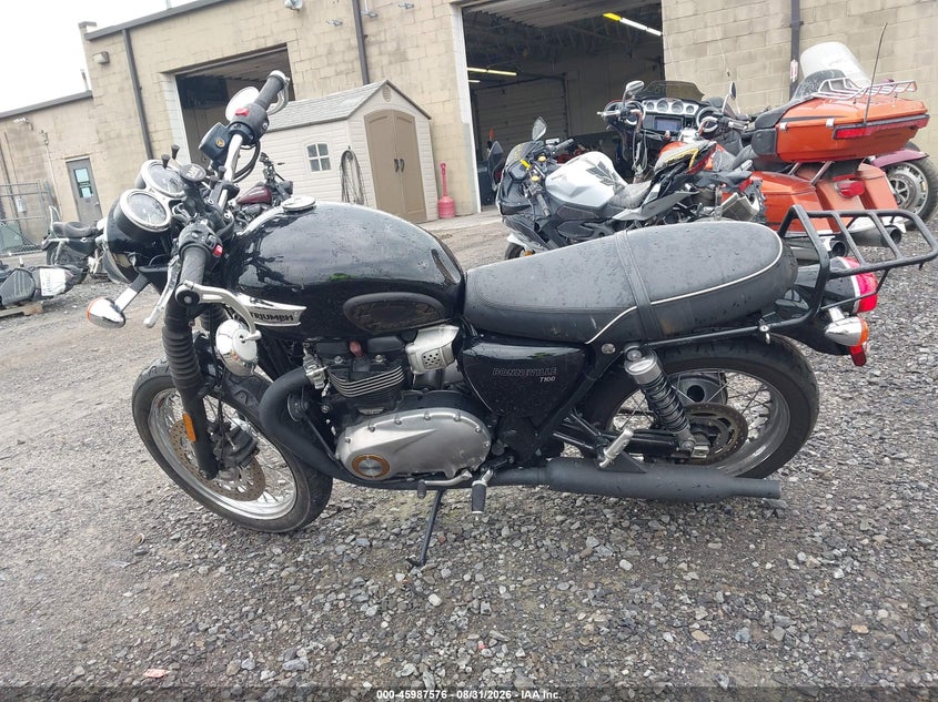 TRIUMPH BONNEVILLE 2017