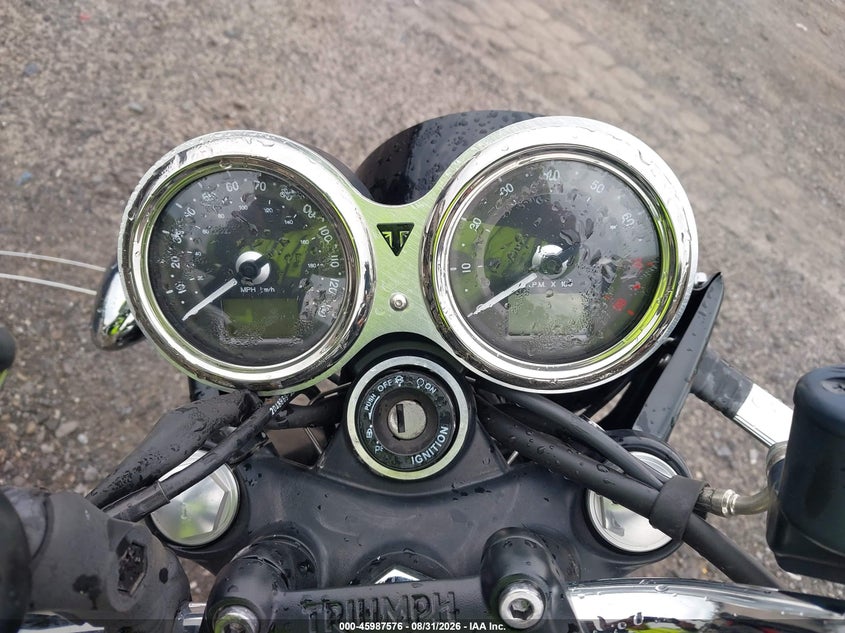 TRIUMPH BONNEVILLE 2017