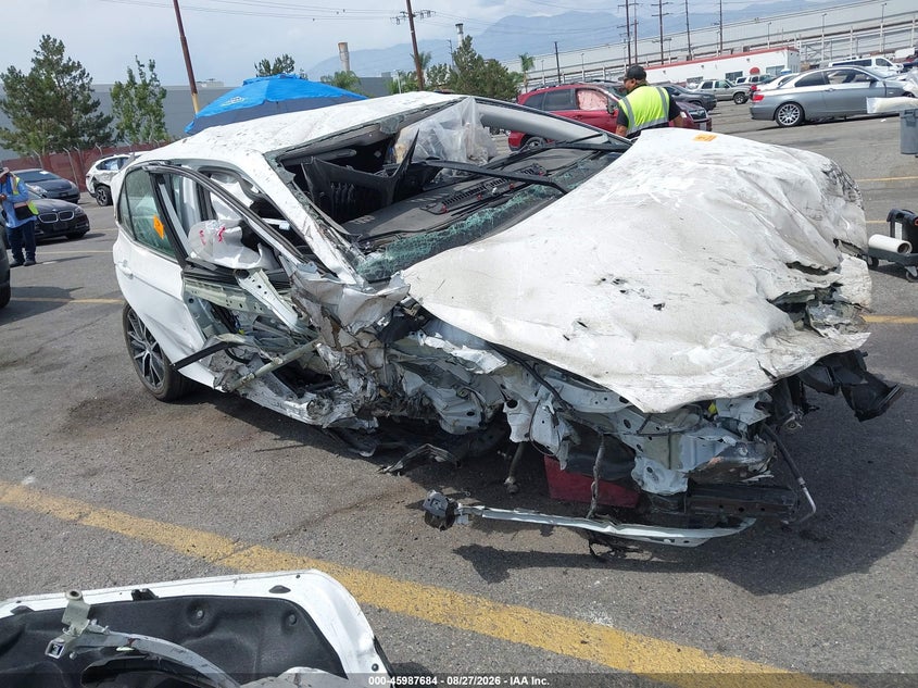 2024 Toyota Camry Se, Rollover, IAAI, VIN 4T1G11AK7RU851151