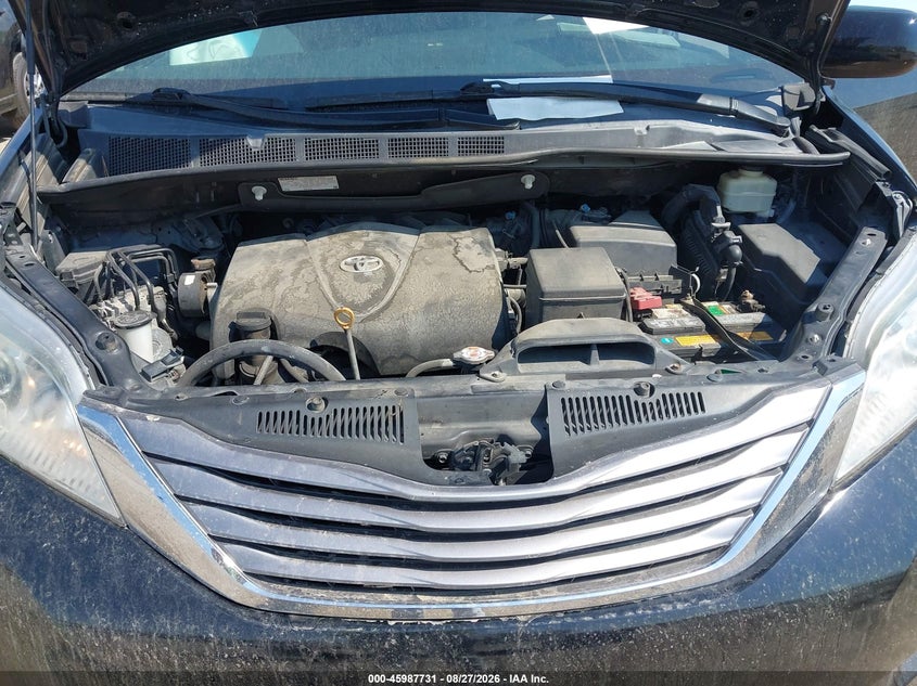 TOYOTA SIENNA - zdjęcie 10