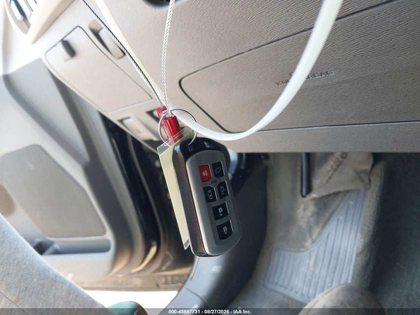 TOYOTA SIENNA - zdjęcie 11
