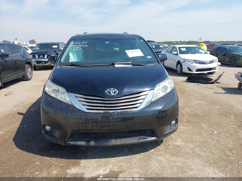 TOYOTA SIENNA - zdjęcie 13