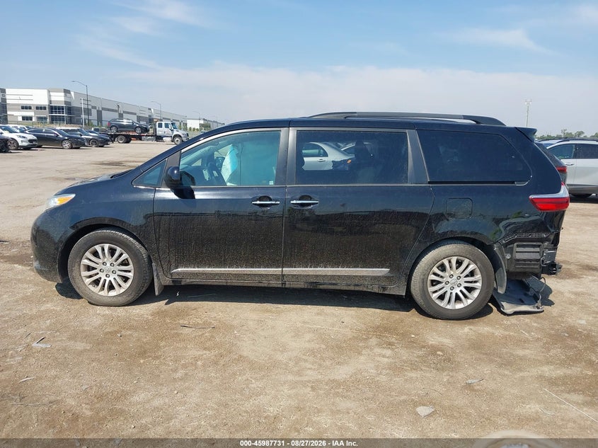 TOYOTA SIENNA - zdjęcie 15