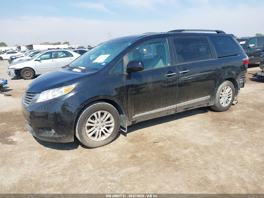 TOYOTA SIENNA - zdjęcie 2